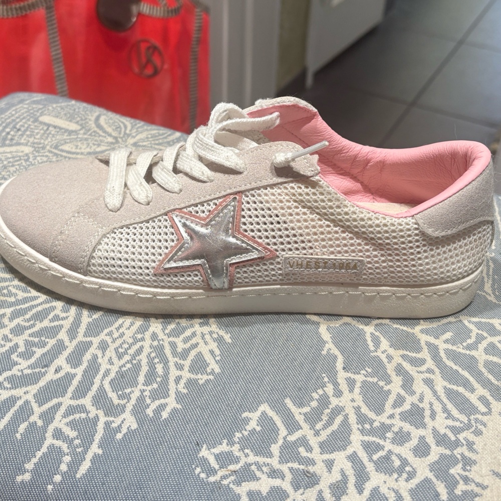 VINTAGE HAVANA Free - Star Perforated Lace Up Sneakers - Silver, Grey, Pink - Picture 10 of 15